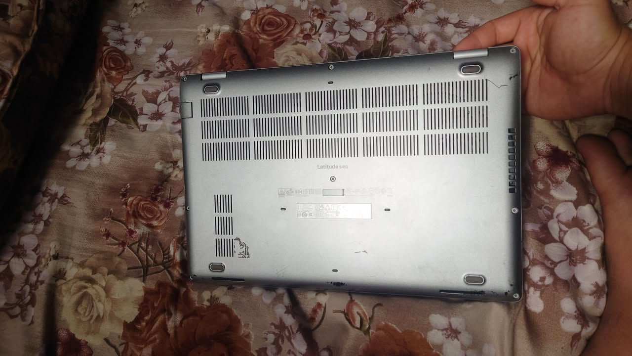 سلام عليكم دل 5410 
Ddr4 3200 16
Samsung 256 ssd
بطاريه 3 ساعات 
سعر 350 
مكاني محموديه 
***********
