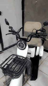 اخوان دراجه شحن للبيع جديدة بس عوزها بطاريات هذا رقمي مو دوم متواجد ع الفيس ***********
