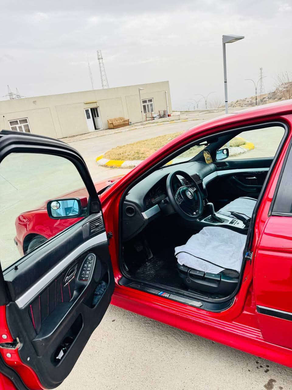 BMW E39
بیئیم سەقەر مۆدیل٢٠٠٣ بیلادM کوشن  هیتەر گێرو مەکینەوە تەبرید ساردو گەرم تەقەو رەقە موسو براوە محەوەر سبوغ سەقف و حیزام بە شەرت  مەنەفێست ئەسڵی بەشەرتی غرامەی مرور 

سەیارەکە چوار تایەوە ویلی M لۆکی لەژێرە 
   سعری 65 مەجالێکی برایانە
***********
