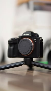 سوني a7iii بدي فقط  الشتر 54الف  السعر مليون و50 الف  الكامره موضحه با...