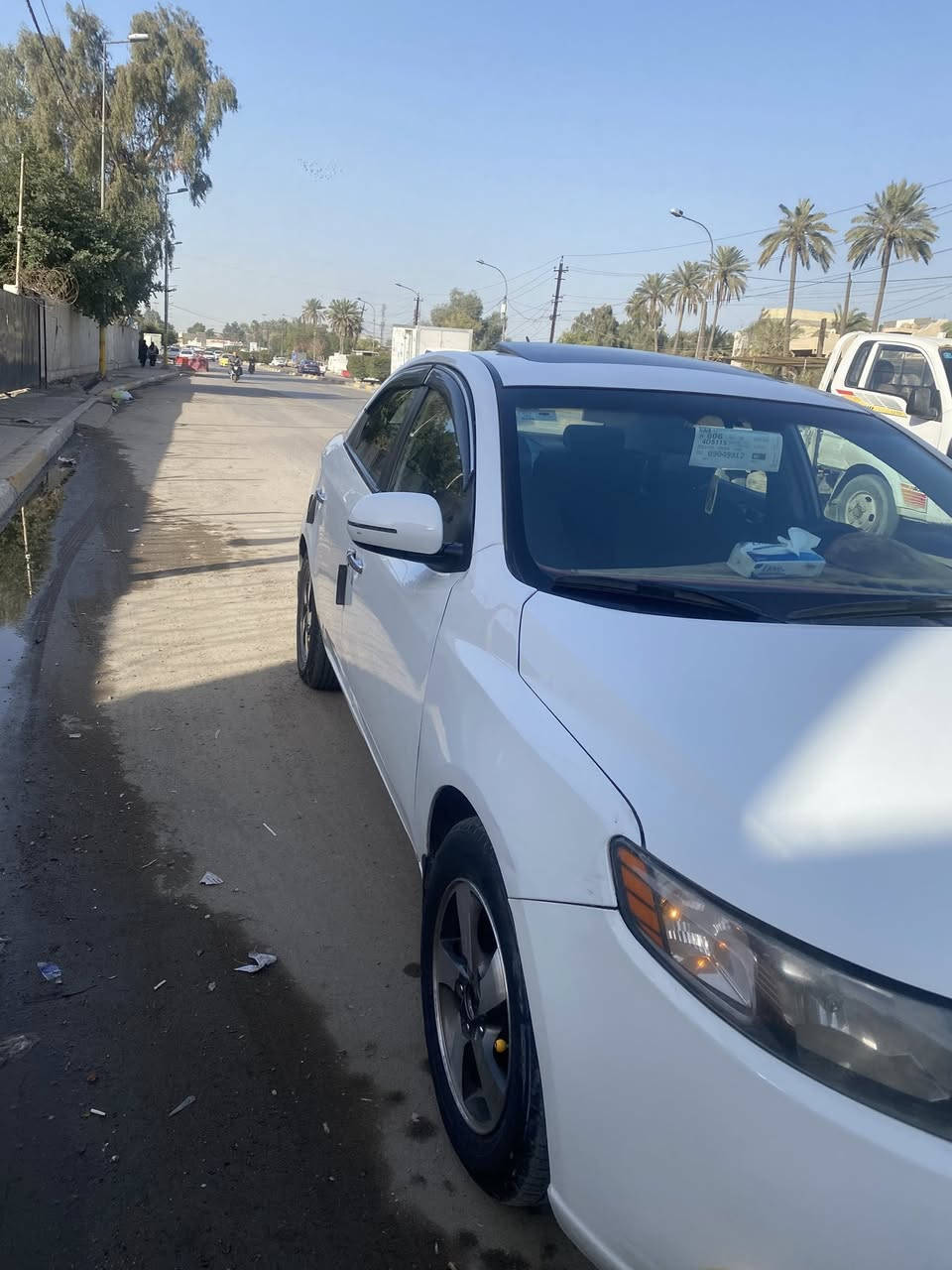 السلام عليكم للبيع فقط
سيراتو 2012 
فول مواصفات 
مكينه 1600 
فتحه 
بصمه تشغيل 
شفتات ستيرن 
صالنصه رياضي 
5 ويل كب 
تبريد بيانو 
داخل اسود 
تحكمات ستيرن
ماشيه 172
تخم تاير نظيف 
دسكات جدد 

بيها صبغ قطعتين وربع باب وتبديل دعاميه والمكينه عليها ادامة كامله و مبدل بيها كازيت قبل اشهر ونظيفه وصافيه اي تنقيص او تبخير مابيها ومنظومه التبريد كلها جديده من كمبريسر وفريز وراديترات كلها جديده وحدادية جديده قبل يومين بدلتها السياره جاهزه 

السعر : 104 وبيها مجال بسيط 
بغداد سبع ابكار 
 
***********
