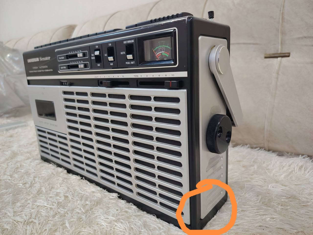 السلام عليكم أعضاء الكروب الطيبين جهاز مسجل مع 5موجات راديو نوعية يونفيرسوم سيناتور صناعة ألماني كهرباء 220 وزن ثقيل جهاز نظيف فقط بي كسر بسيط بهذا الجهاز موضح بالصورة شغال شرط شغل السعر 90 ألف دينار للطلب والاستفسار اتصال على أرقام التالية (*********** )(*********** يوجد توصيل لكافة محافظات العراقية
