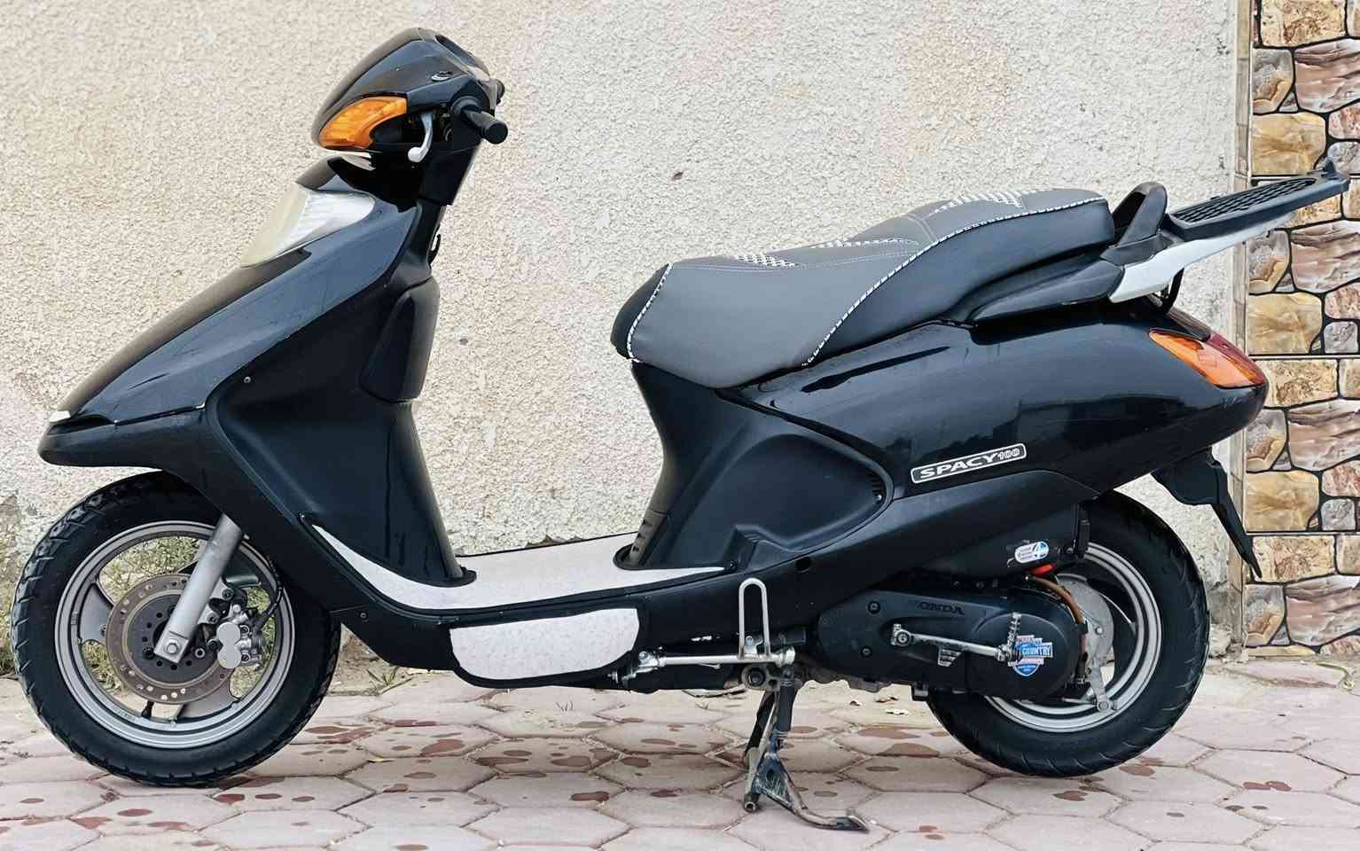 السلام عليكم
للـــبيع دراجه سبيسي ياباني 
مكينه مامفتوحه ابد 
مكينه ناعمه 
نضيفه كلش كهربائيات كلها شغاله 
مابيها أي نقص 

للأستفسار ***********–***********
