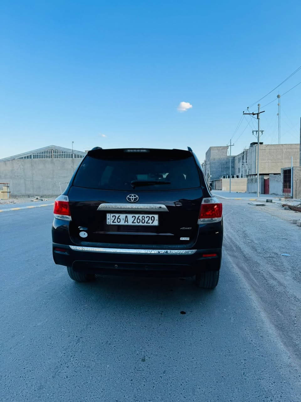 السلام عليكم 
هايلندرل موديل 2011. 
لون كرزي 
فول موصفات 
بصمه تدفىه تبريد بلكشانه 
كير ومحرم شرط 
بيه جلح جملق امامي 
جهت السكن وبنيد وجاملق 
جهت السايق رشه بس جماليه   
سبعه راكب 
6سلندر حيل حلوه بل شارع 
الستفسار وال سعر ع هاذ الخط 
 ***********
