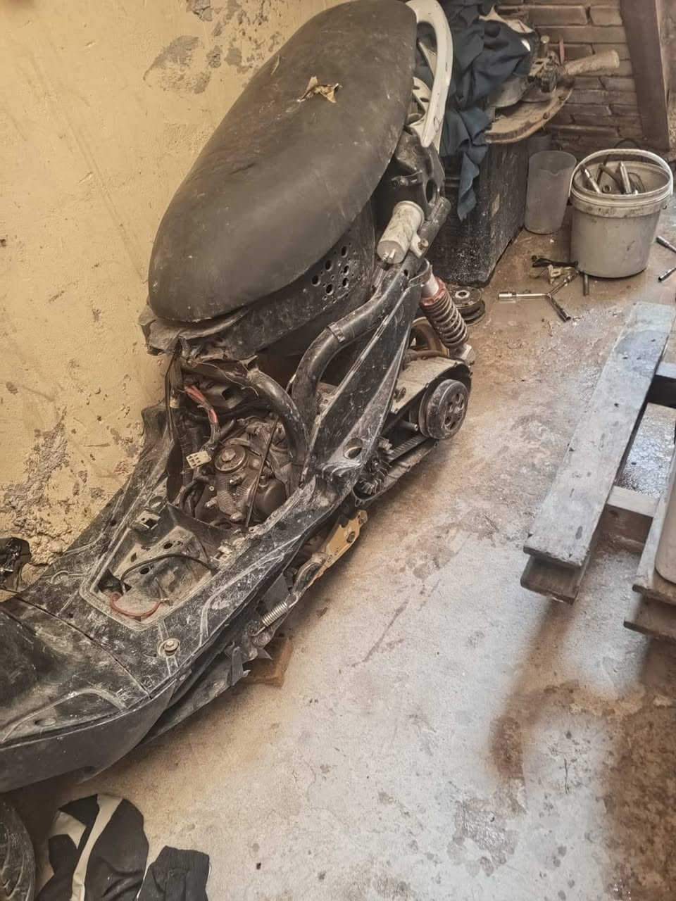 سلام عليكم عدي دراجه كوم حديد دراجه شغاله عزه كابرتر و بيه  صوت لو بكن لو راجز متفلش سعر خاص وتساب فقط+***********مكان بغداد لعبيدي
