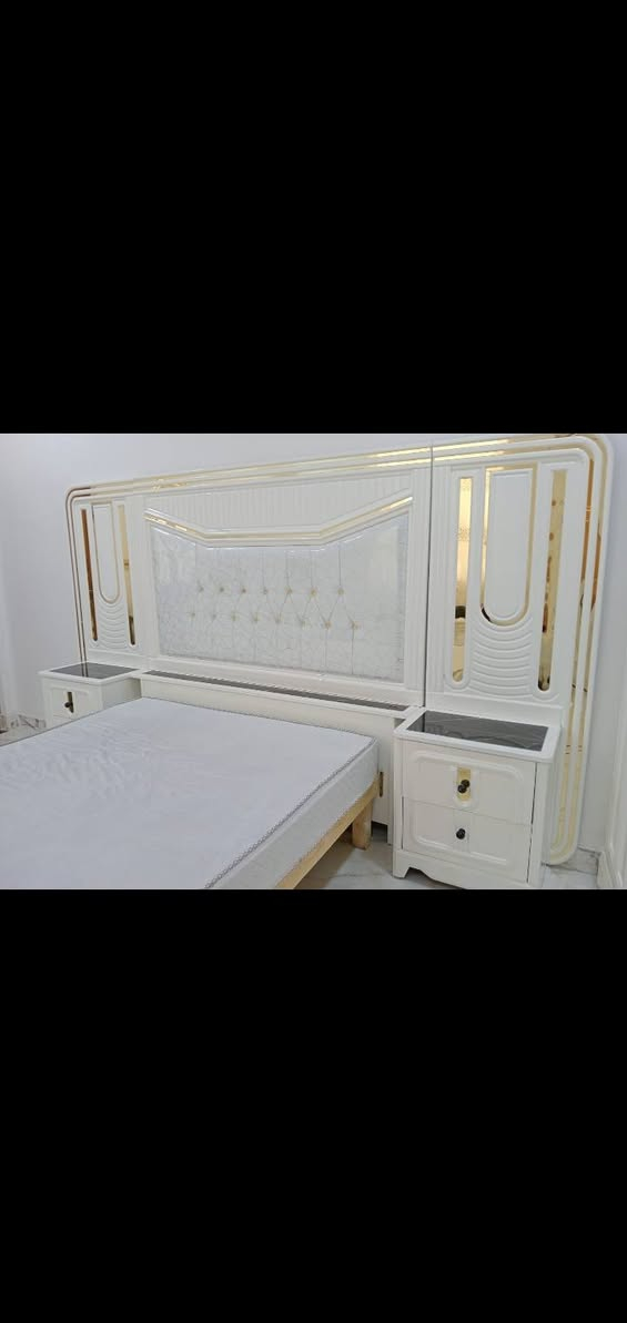 السلام عليكم غرفة اخشاب استخدام شهرين مع مندر نفرين للبيع للاستفسار خاص او الاتصال على الرقم ***********
