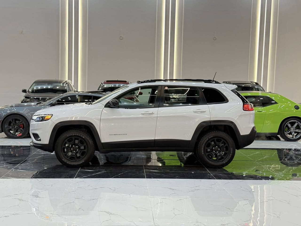 𝟐𝟎𝟐𝟐 𝐉𝐄𝐄𝐏 𝐂𝐇𝐄𝐑𝐎𝐊𝐄𝐄 𝐓𝐑𝐀𝐈𝐋.𝐇𝐀𝐖𝐊-𝐗

جيب شيروكي (TRAIL.HAWK-X) موديل : 2022

اللون : ابيض 

عداد المسافة : 21 الف

حجم المحرك : V6 3.2L ( 6,سلندر )

ملاحطة السيارة ✅🔚(جاملغ وبابين تبديل بيلادي)

بدون دواخل بدون ارباكات 

المواصفات : 𝐓𝐑𝐀𝐈𝐋.𝐇𝐀𝐖𝐊-𝐗

فـــول فـــول مـــواصـــفات 1/1 

فتحة سقف بانورما 
دةبل اكسل : AWD
بصمة ابواب 
بصمة تشغيل 
تشغيل عن بعد (Remote Start)
شاشة كبيرة لمس
كاميرا
هاند بريك بصمة 
اوتو هولد Auto Hold
اوتو ستارت Auto Start
اوتو ستوب Auto Stop‎
رادار امامي (تحديد مسار)
رادار جانبي  (نقاط عمياء)
رادار خلفي (التحذير من الاصطدام)
حساسات امامي
حساسات جانبي 
حساسات خلفي 
نظام Eco
نظام Normal
نظام Sport
كشنات جلد
كشنات كهربائي
كشنات هيتر
تحكمان استيرن
استيرن هيتر
تبريد لمس
تبريد مركزي
صندوق شفط كهربائي 
لايتات ليد عدسة زينون بيلادي
بروجكتر ليد زينون بيلادي
بكلايتات ليد بيلادي
ويل كروم 

وبعد هواي مواصفات…

‏‎تفاصيل اكثر الاتصال علی ارقام التاليه 

‏ WhatsApp - Vibir

☎️***********

☎️***********

عنوان📍اربيل فرع ناقلات 

معرض كاليفورنيا كارس CALIFORNIA Cars🇺🇸🇺🇸
