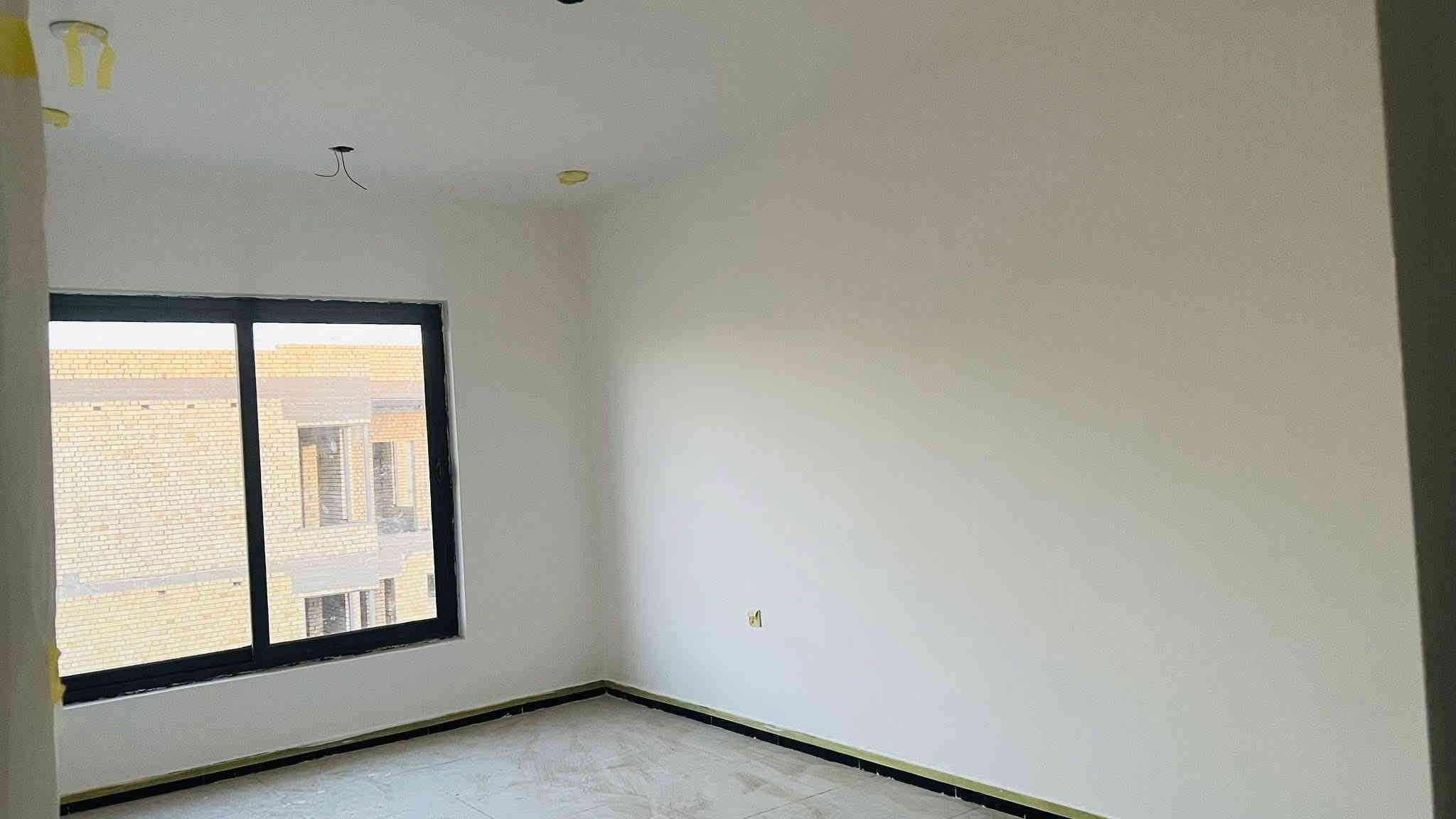 بيت للبيع بالاقساط المبادرة في مجمع الأسراء السكني - موقع البيت مقابل المول مباشرة
مشمول ب المبادره مع عقد مصادق من هيئة استثمار الديوانيه

المساحة : 200م - طابقين - موقع مميز جداً

تتكون من

3 غرف

صاله | استقبال

| مطبخ حار و بارد 10

3 حمامات

| مخزن | منور |

كراج | حديقة .

☑

خدمات متكاملة :

كاميرات مراقبة

نظام سكيورتي عالي

كيبل ضوئي - إنترنت

مدارس حكومية - روضة -

السعر الكلي: 200 مليون

نظام الدفع :

120 مليون قرض مبادرة)

80 مليون المتبقي:

- 20 مليون واصل حالياً

- 60 مليون تسدد على 6 دفعات كل (3) أشهر 7.5 مليون)

 مدة الاستلام سنة 

البناء واصل للانهاءات والهيكل كامل

للاستفسار الاتصال :

***********
