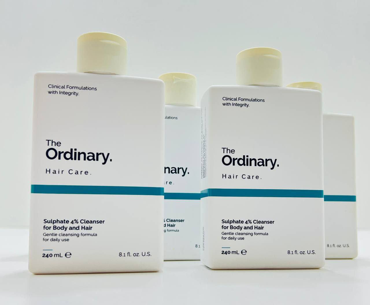منظف السلفات 4% للجسم والشعر (Sulphate 4% Cleanser for Body and Hair) من علامة The Ordinary. 
يُعد هذا المنتج تركيبة "2 في 1" مصممة لتنظيف الشعر والبشرة بفعالية ولطف، حيث يتميز بتركيز منخفض من مادة SLES-2 (كبريتات لوريث الصوديوم) لتقليل احتمالية التهيج. 
أبرز مميزات المنتج:
تنظيف لطيف: يزيل الزيوت والأوساخ بفعالية دون التسبب في جفاف الجلد أو الشعر.
آمن للشعر المصبوغ: تركيبته المعتدلة تحافظ على لون الشعر المصبوغ ولا تؤدي لتلاشيه.
خالٍ من العطور: صُمم ليكون مناسباً للاستخدام اليومي لجميع أنواع البشرة والشعر.
متعدد الاستخدامات: يعمل كشامبو للشعر وغسول للجسم في آن واحد. 
طريقة الاستخدام:
يوضع المنتج على الشعر والجسم المبلل.
يُدلك للحصول على رغوة، مع مراعاة أن رغوته خفيفة مقارنة بالمنظفات التقليدية.
يُشطف جيداً بالماء.
يُنصح بإجراء اختبار بقعة (Patch Test) قبل البدء في استخدامه بشكل كامل.

للحجز والاستفسار خاص 
يتوفر توصيل لجميع محافظات العراق 
@إشارة


**إذا كنت صاحب هذا الإعلان وتريد حذفه لأي سبب، رجاءا أرسل رسالة إلى الدعم الفني**