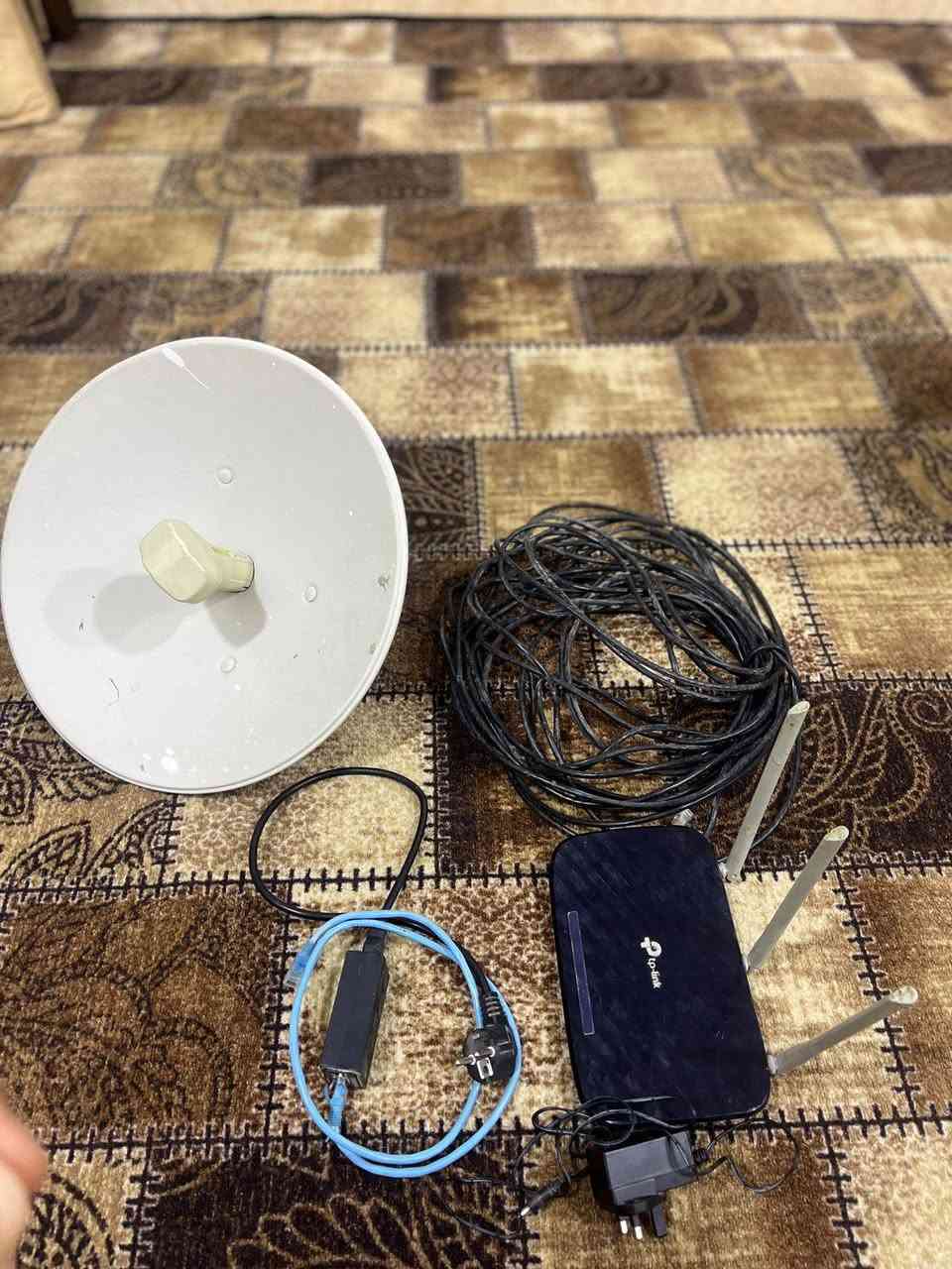 السلام عليكم شبكه للبيع هيه وملحقاتها كامله العنوان كربلاء ملحق الفارس السعر 100وبيها مجال 
الرقم: ***********
