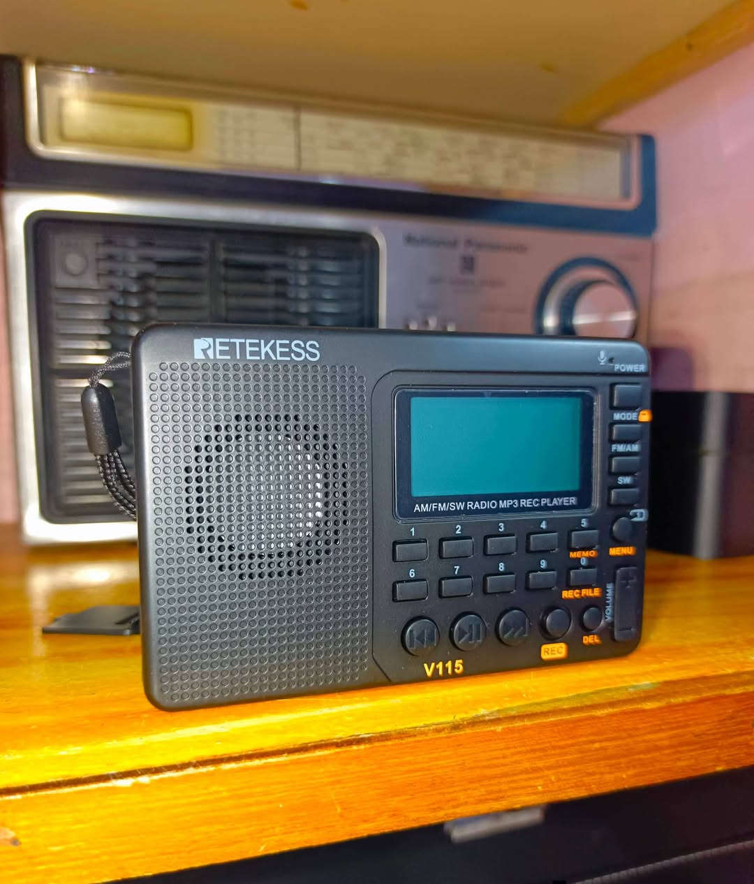 راديو غني عن التعريف من شركة ريتاكس V115

متعدد الموجات FM AM SW
SW 7
شاشه دجتل
ميزه حفظ محطات مفضله 

صوت ستريو وسحب جدا راقي 

بطارية قابلة للتبديل  شحن تايب C

مشغل mp3  ومسجل للصوت
ميزه تسجيل صوتي 

منفذ رام
اي استفسار بعد تعليق يوصلك السعر وبالخدمة


**إذا كنت صاحب هذا الإعلان وتريد حذفه لأي سبب، رجاءا أرسل رسالة إلى الدعم الفني**