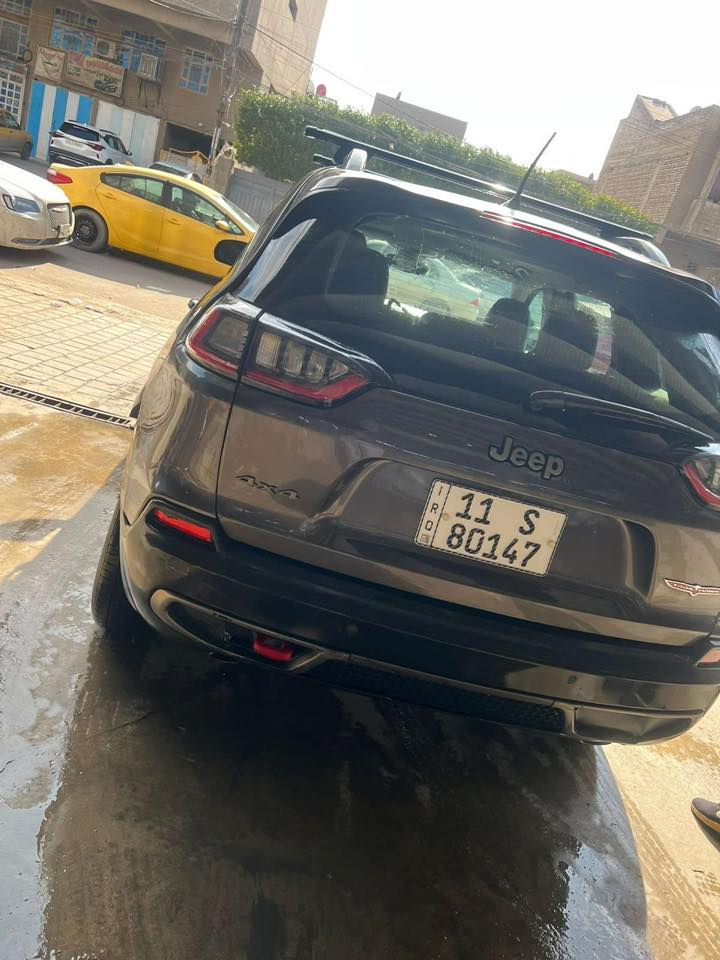 السلام عليكم للبيع جيب شيروكي ترايل هوك موديل2021 رقم بغداد بأسمي سيارة جديدة جاهزة بدون نقص السعر 155 للتواصل واتساب ***********
