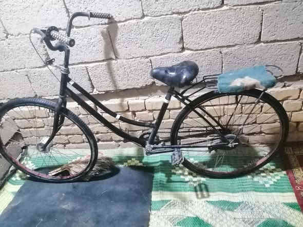 بايسكل حجم 24 ابريك شغال اجوابه شغاله  ومنفوخات  مابيهن اي شي السعر 20الف المكان ناصريه زديناويه واتساب ***********
