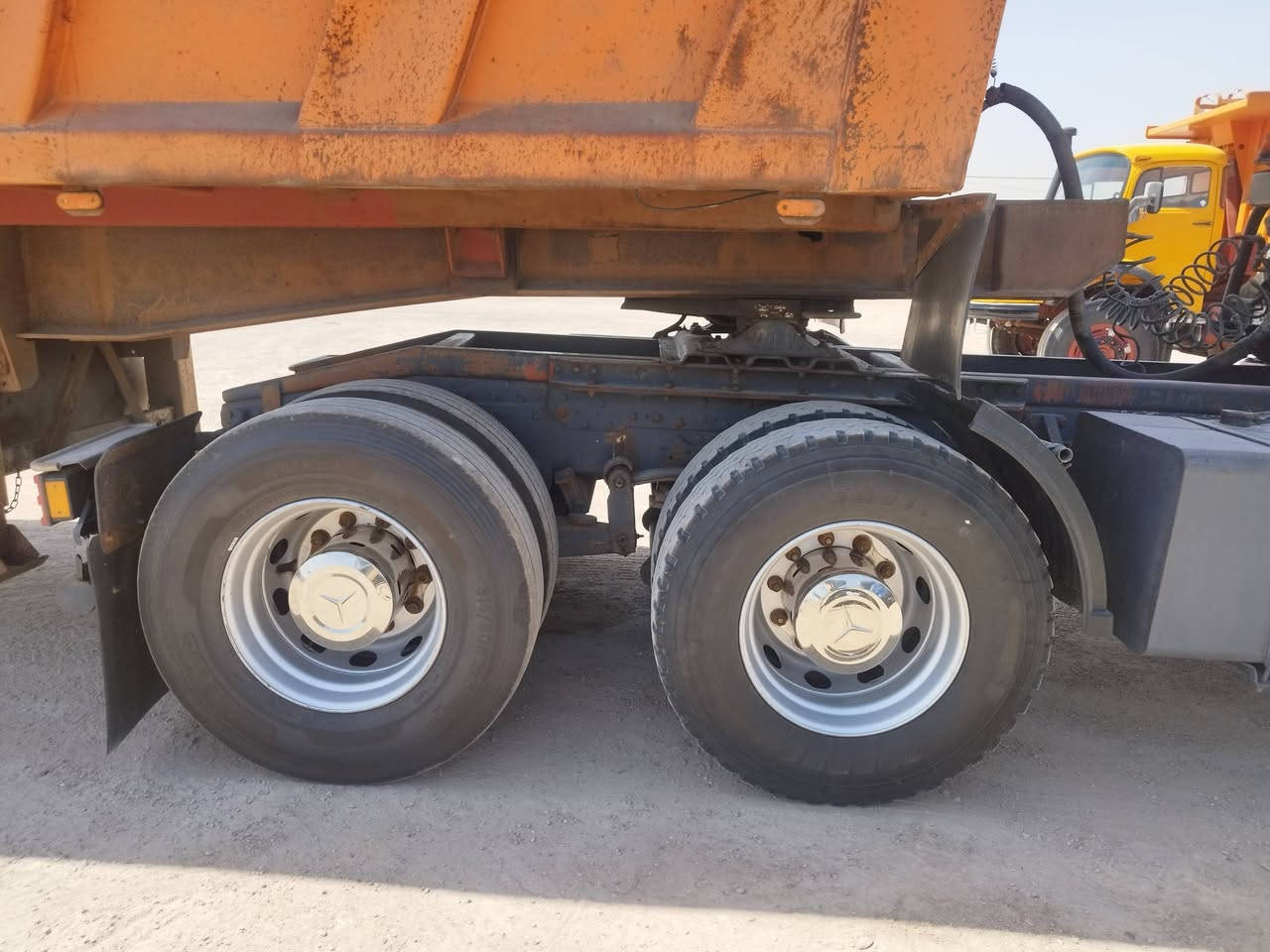معرض الوان لتجارة السيارات والمعدات الثقيلة يرحب بكم

العنوان الانبار الفلوجة الخط السريع

*********** عبود الحلبوسي
*********** 
كرواتي تريله نساف سنكل بلادي دبل تاير
حجم 53
كير 240عادي
1995
عربانه حداديه 36 متر
السعر 4/50اربع شدات ونص وبيها مجال
