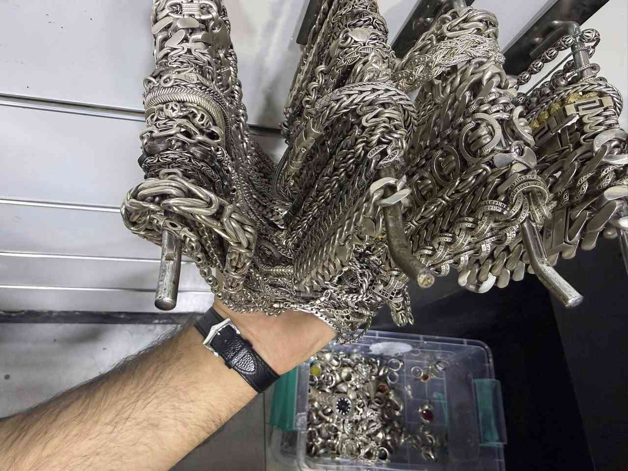 السلام عليكم
3كيلو ونص مستخدم نضافه 100‎%‎ سعر الغرام جمله 3500 دينار اقل كميه كيلو سعر المفرد 4الف الاسعار ثابته 
*********** عنواني بغداد التراث قرب تقاطع درويش
