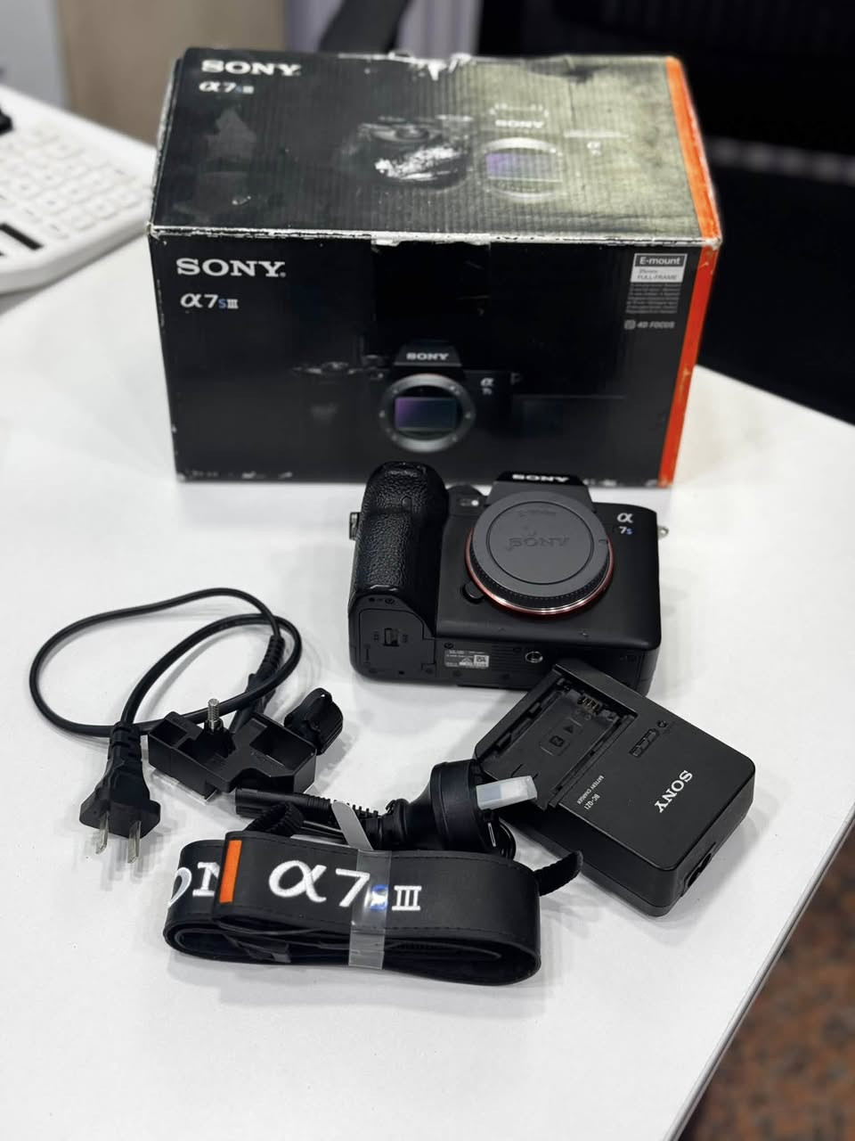 #daste_dw_مستعمل
——————————-
#Sony a7s III body 
Clean 95%
Shutter 13k


**إذا كنت صاحب هذا الإعلان وتريد حذفه لأي سبب، رجاءا أرسل رسالة إلى الدعم الفني**