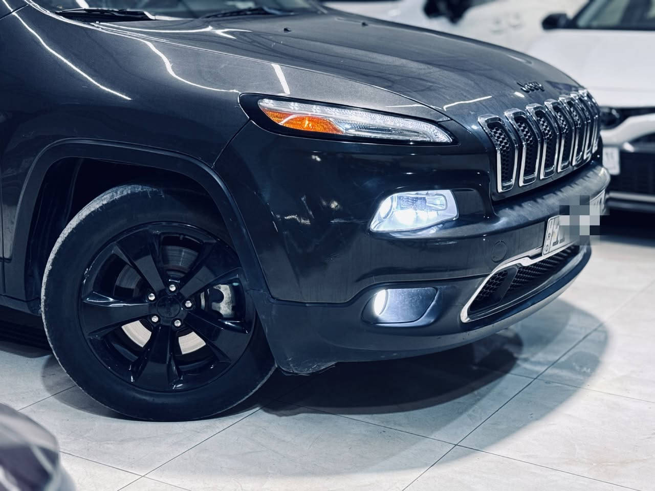 جيب بزون 2017
‏مواصفات ...
مكينة 6 سلندر ٣.٢٠٠
‏تبريد قطعتين 
‏كشنات جلد
لايتات زنون
تدفئة ستيرن وكشنات
‏هاند بريك بصمه 
‏اوتو هولد 
‏لد نهاري 
تشغيل عن بعد
وضعيات قيادة (سبورت و ثلجي وطيني واوتو) 

‏السياره بطاريه جديده 
‏مكينه كير نظيفات جدا 
‏تبريد ثلج
السعر 128 ورقه
التواصل ع الرقم 
***********
موجود واتساب
