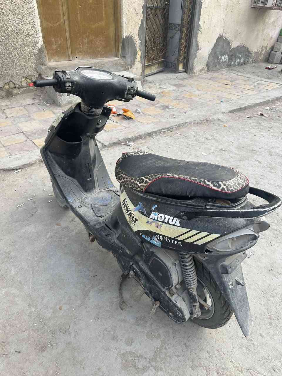 السلام عليكم للبيع السعر 100قفل هاذ رقمي ***********
