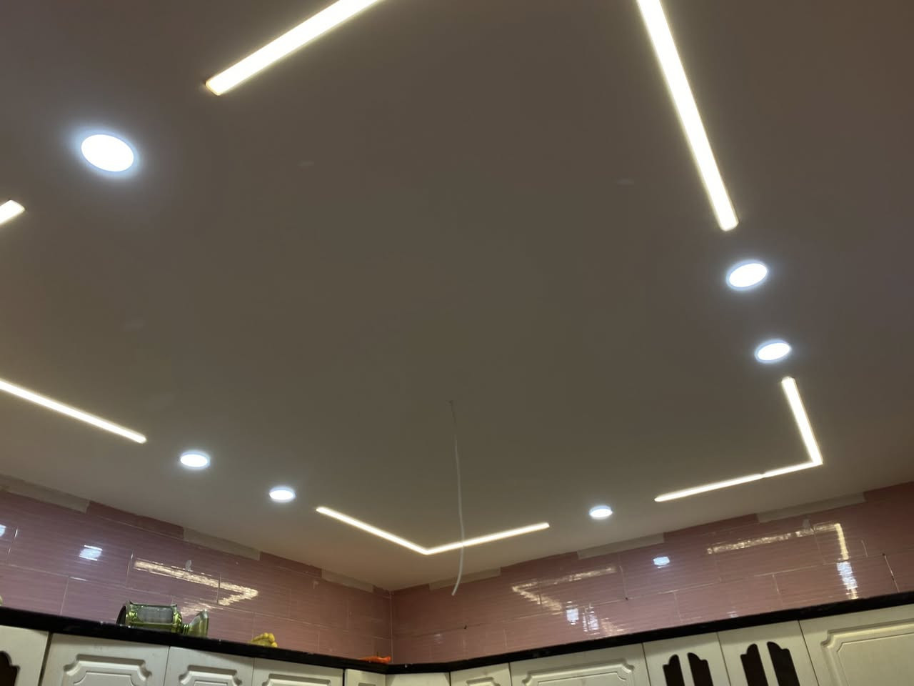 ديكورات الطيب
جزء من اعمالنا
 سقف مغربي فلات وايضا فلات صندوق 
صبغ الحائط والسقف
+طلص عام و جيونات 
+سقف ثانوي
+وراق جدران
وبأسعار مناسب 
الاختيار عليك والتنفيذ علينا
أجمل الديكورات نقدمها لكم بأشكال وتصاميم جميله تناسب جميع الاذواق
للاستفسار الاتصال على الرقم ***********
ورزقكم الله 👌❤️🌹..
