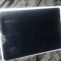 ايباد 9للبيع مشتري قبل سنة 410والايباد حالين اخو الجديد نضيف جدن والاي...