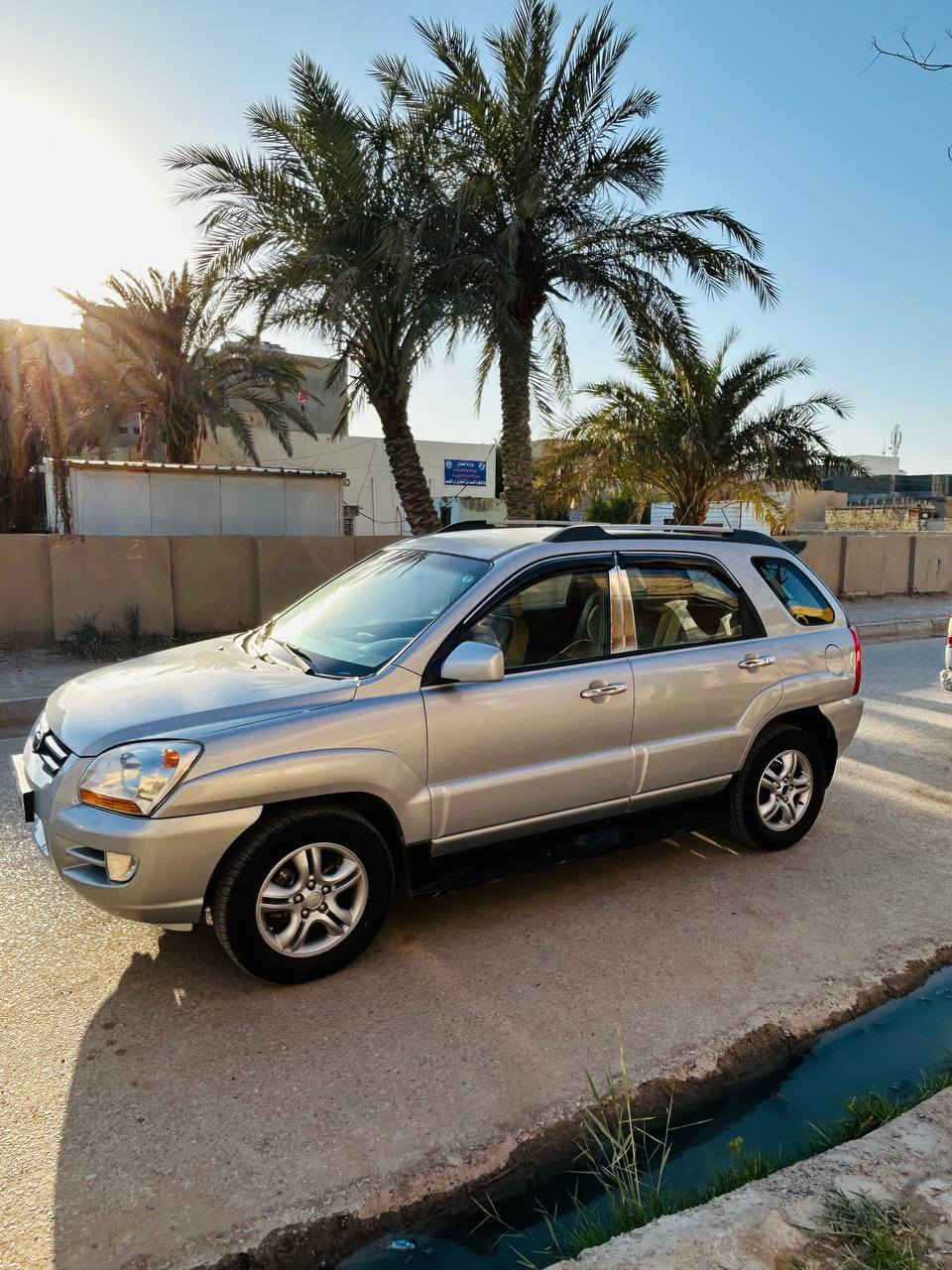 السلام عليكم توسان 2007 خليجي مكينه 2000دوش لمرغوب رقم بغداد نكليزي تحويل مباشر سنويه 2030  سياره بيه 3قطع صبغ اثر جراد بدون ضربه وبدون معجون مكينه وكير وحداديه كفاله تبريد ثلج تخم تاير جديد توني شاده سياره جديده ومال جناي بلعافيه عل ياخذه احلا من الصور وانضف السعر 89 وبيها مجال ‏بسيط كلش الاتصال*********** مكاني بابل القاسم غير متواجد علفيس
