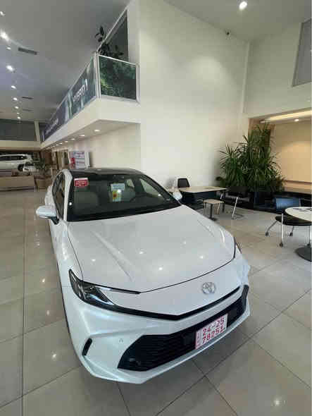 كامري هايبرد شركة ساز صفر كيلومتر سقف بانورما حساسات امامية وخلفية ورادار امامي وخلفي مرايا كهرب تشغيل عن بعد. 2025. HEV. SAS السعر30.300$ يعني 3دفاتر و3ورقات السياره 0km
 واتساب*********** أربيل
