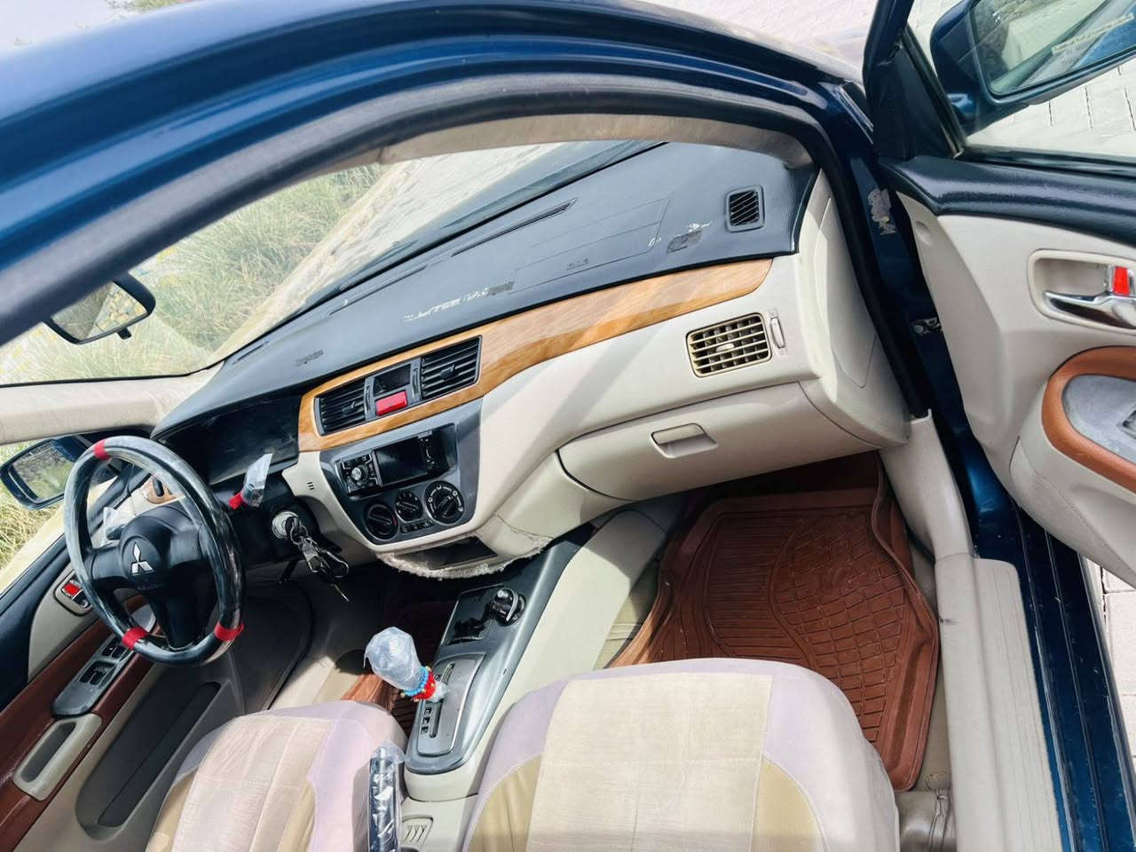 بەناوی خودا
لانسەر( 2007) مەکینە گەورە ئۆتۆماتیک 260 هەزاڕۆشتوە گێڕومەکینەی نەکراوەتەوە، ناوزەرد ،فۆرمیکا ،ئیسترادخاص، کۆیتی ABS دەبل ئێرباگ بێنج ویل کەپە دوو ،سویج کۆنترۆڵی شەریکە، بلاجکتۆری بیلادە،دەسک ستیل،سەنەی بەسەرجووە بەناوی خۆمانەوەیە، وەکالەت دەکەینەوە گێڕو مەکینەو تەبریدو ساردو گەرم بەشەرت ،پەڵە پەڵە پەمپی هەیە لەسەر کاڵبونەوە کراوەولێدراوی نیە،  بێش و پشتی کەبسە. تەبریدو گەرمی مەزبوت،
قفڵی( 66$ ) ***********
***********هەڵەبجەی شەهید حلبجة, السليمانية
