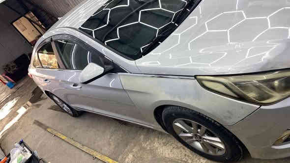 السلام عليكم سوناتا موديل 2017 بسمي عارضها 135 وبيه مجال صدر امامي خلفي جديد تخم تاير جديد هسه شاده ياباني كامره وحساس وشاشه جبيره و السونار موجود وصور الحادث موجوده مكان السياره الدوره قرب جامعة دجله ‏‪***********‬‏
