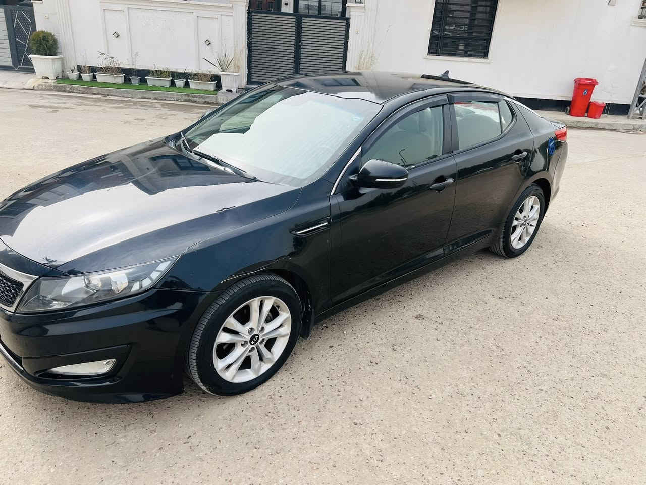 مرحبا. كيا اوبتما للبيع موديل ٢٠١٣ رقم اربيل . رقم جديد وسنويه جديده . تريد وكاله او تحويل . كير ومحرك وصدر وتبريد وتخم تاير كلهن بحاله جيده. محرك ٢٤٠٠ دوش . بيهه كلير فقط بدون قطره معجون قماره وباب وقبق جنطه من كوريا.  مكانهه بغداد السعر (٩٤) الاتصال ع ***********
