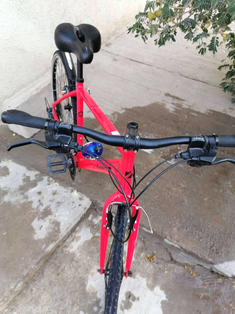 🔴🔴 دراجة الطرق السريعة
دراجة هوائية أمريكية 🇺🇸 USA من ماركة UNIVEGA C700

المواصفات :

المعدن المنيوم

الحجم 28

حجم الإطارات c700×28

حجم الفريم  M

سيستم مغير السرعات ميكروشيف ميزو

عدد السرعات 8X2

الوزن جدا جدا خفيف 

السعر  ١٦٠مكاني الدوره الاثورين ***********
