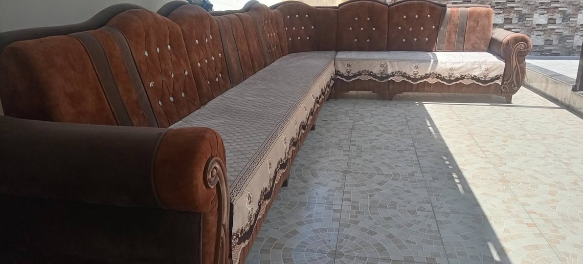 ديوان ٧ونص امتار سعره مناسب جداً وبيع مستعجل للتواصل الرقم بي واتساب ***********
