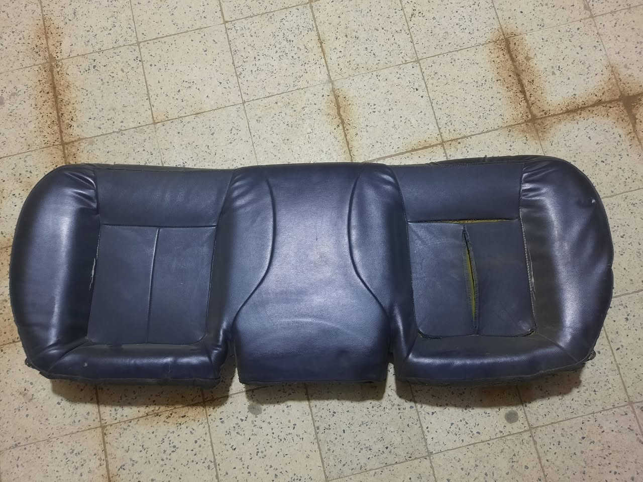 سلام عليكم شباب ابطاين اوباما ١٠ نضيفات مع كشن مقعد خلفي شويه طاك الخياط ماله مبين بالصوره 
للبيع قيم وخذ مكاني العماره ***********
