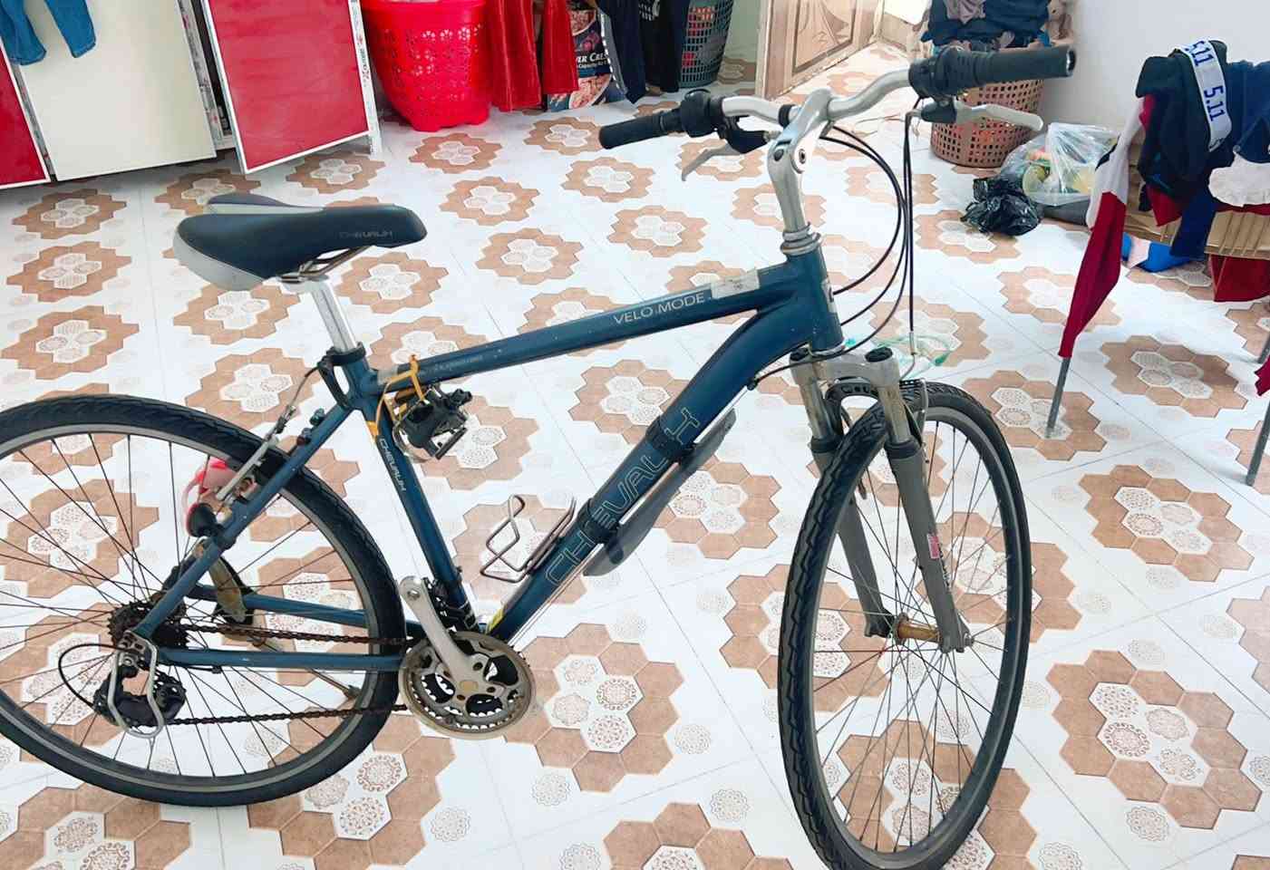 السلام عليكم
بايسكل سي 700 ألمنيوم مال رمبه ما مستعمل بالعراق 
فول نظافه
گير أمامي وگير خلفي
ماركه CHEVAUX
قيم وبالعافيه
***********
