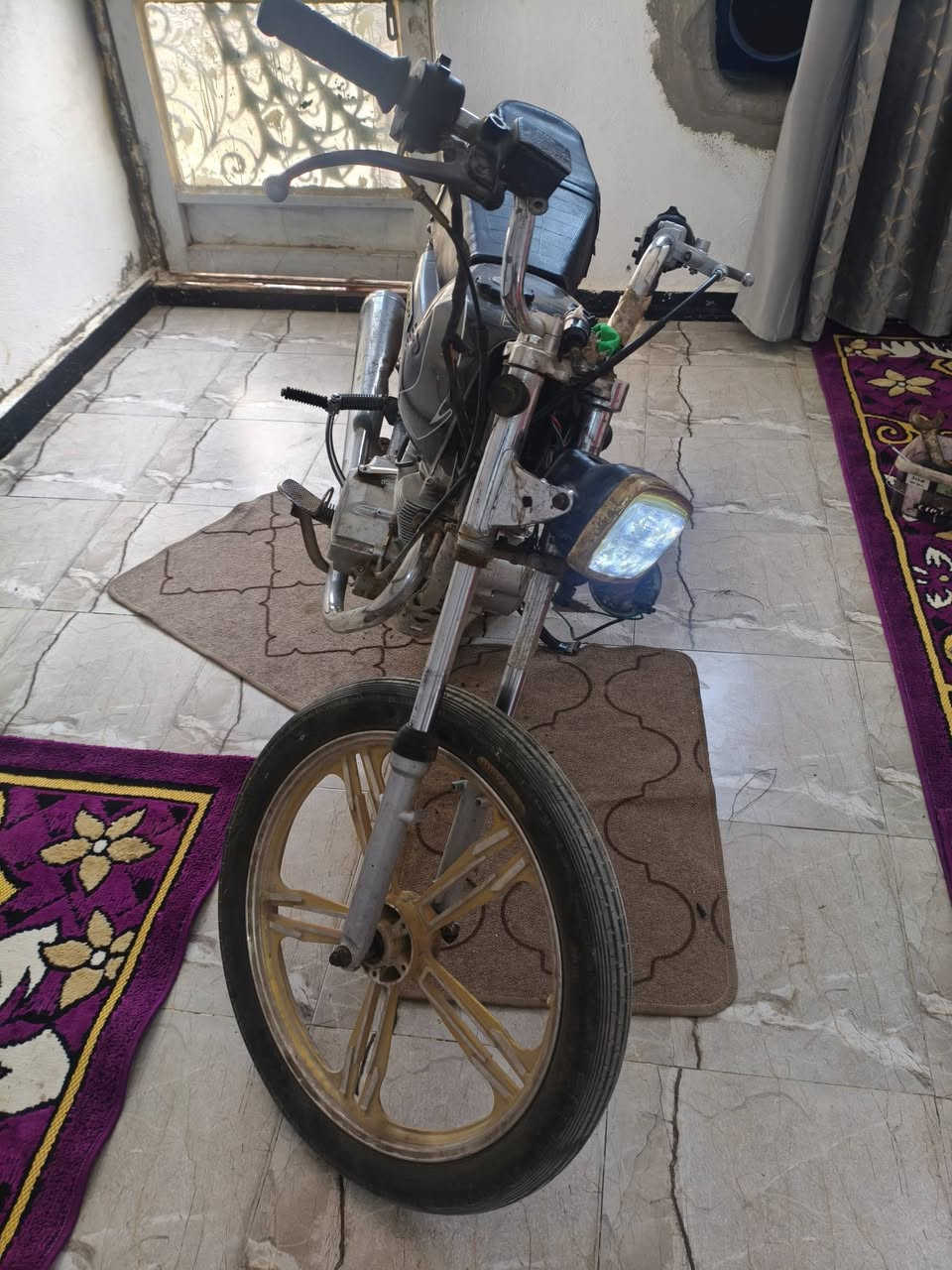 السلام عليكم 5 جير للبيع السعر 200 كلك كلك التفاصيل عن رقم ***********

