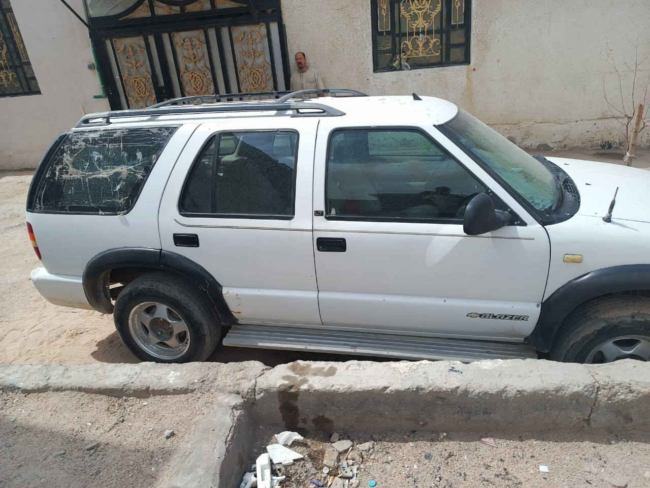 بلايزر امريكي رقم بغداد ابيض السعر 35وبيه محال بصره شط العرب ***********
