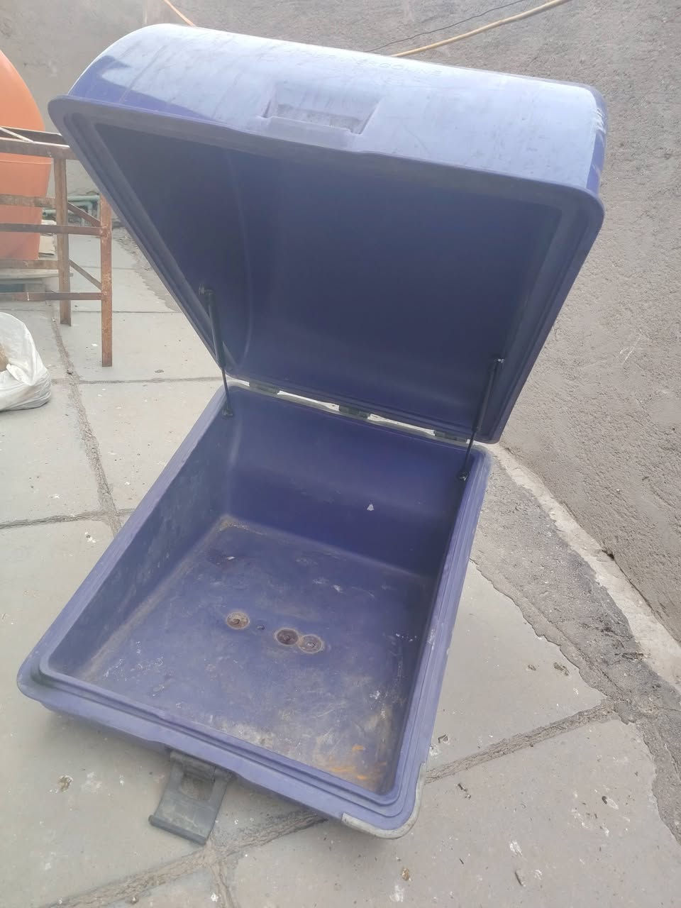 بوكس للبيع جكاته شغاله وقفله  شغال 
مكاني بغداد

***********
