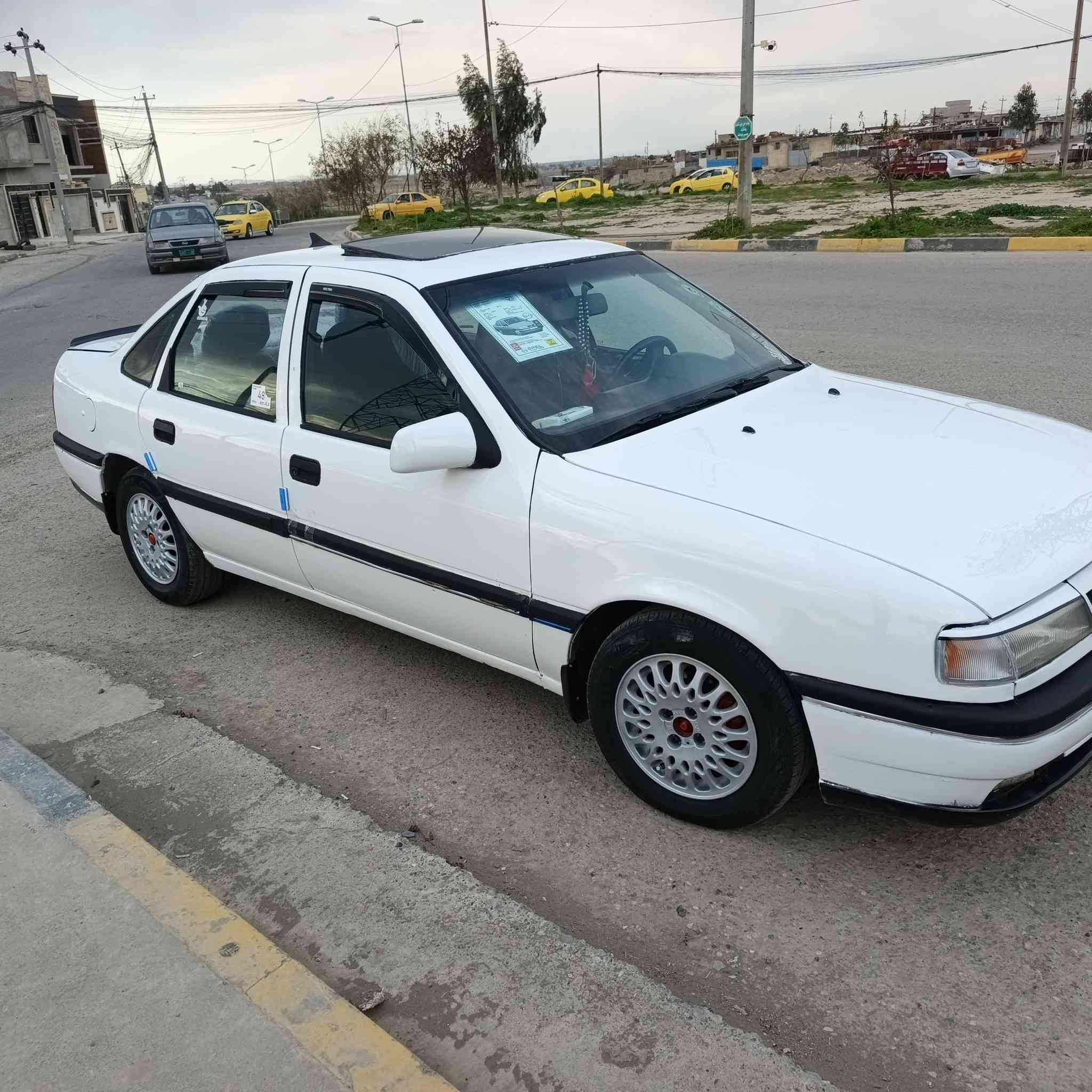 سياره جديده بشكل 
حجم 18 
موديل 1994
رقم دهوك مصطره شرط التحويل
جوم كهرب ك  
سياره بدون ضرر  كلها شرط 
السعر 48  
موصل الأيمن  حي تنك
***********
***********
