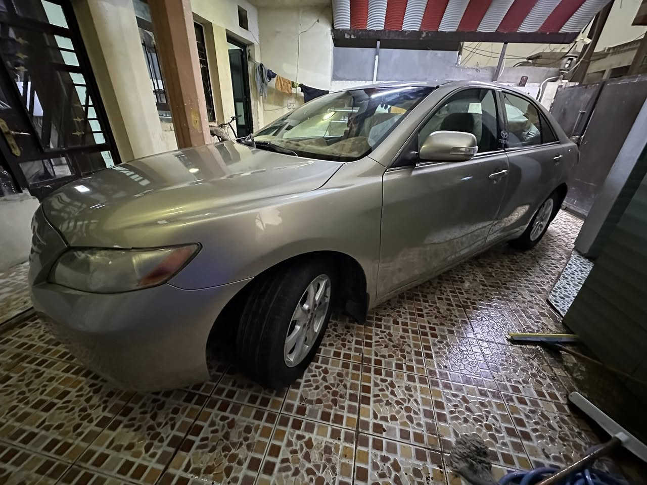 السلام عليكم
كامري 2009 وارد امريكي فول مواصفات داخلة كلين وبالعراق حادثهة باب السايق ومبدلة مصبوغة عام جارد لونهة تعرفون انتوا هذا اللون وية جونة داخل وخارج كلة نضيف محرك 2400 اريد مراوس بماليبو من موديل 17 لل 22 واذا اكو بريمير بعد احسن مكاني بغداد. 
***********
