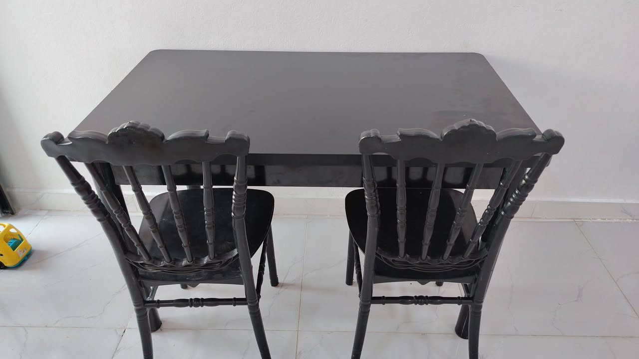 ميز طعام وكراسي
للبيع 
75الف نهايته


**إذا كنت صاحب هذا الإعلان وتريد حذفه لأي سبب، رجاءا أرسل رسالة إلى الدعم الفني**