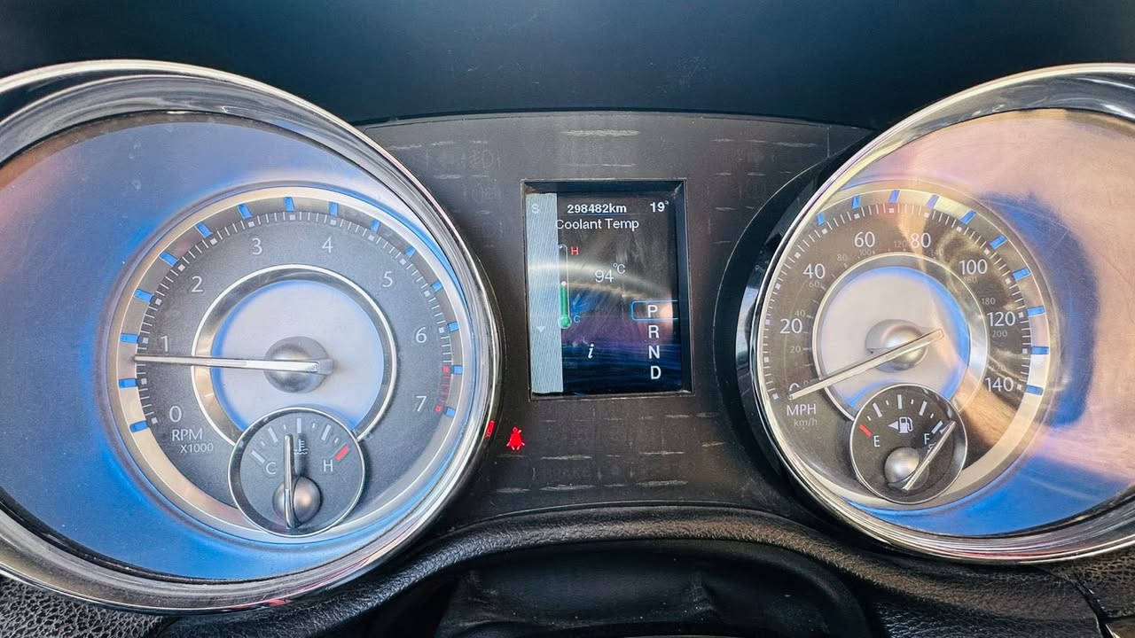 السلام عليكم للبيع كرايسلر C300 موديل ٢٠١١ محدث بالكامل ٢٠١٦ تحديث اصلي رقم بغداد باسمي تحويل مباشر وارد امريكي حادثه جاملغ وبنيد بدون ايرباك بدون دواخل السياره جاهزه مكينه مبدله جديده ممفتوحه كير صدر امامي خلفي تخم تاير كله جديد السياره جاهزه من كل شي مواصفات شاشه كامره خلفيه كروس سرعه تحكمات كشنات كهرباء وجلد كشانت تدفئه وباقي المواصفات معروفه 
مكان السياره بغداد البنوك
السعر 150 وبيهه مجال 
للاستفسار ***********
