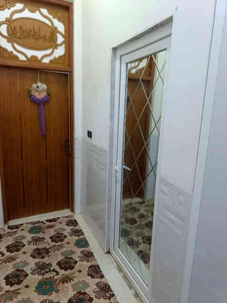 المساحة: 120 م– الواجهة: 5.5 م – النزال: 22 م

البناء: طابقين كونكريت مسلح، درجة أولى

 المواصفات:

• استقبال

• مطبخ مفتوح على الصالة

• غرفة نوم

• صحيات داخلية وخارجية

• الطابق الثاني: صالة كبيرة + غرفة + صحيات

 الموقع: حي الجامعة، قريب جداً من الطابو، 

قرب جامع أصحاب الكساء 

الإتصال على الارقام 

***********

***********

 للاستفسار اكثر مراجعة مكتب الساقي للعقار حي الجامعه مقابل عامود 588 مجاور اسواق السنبله
