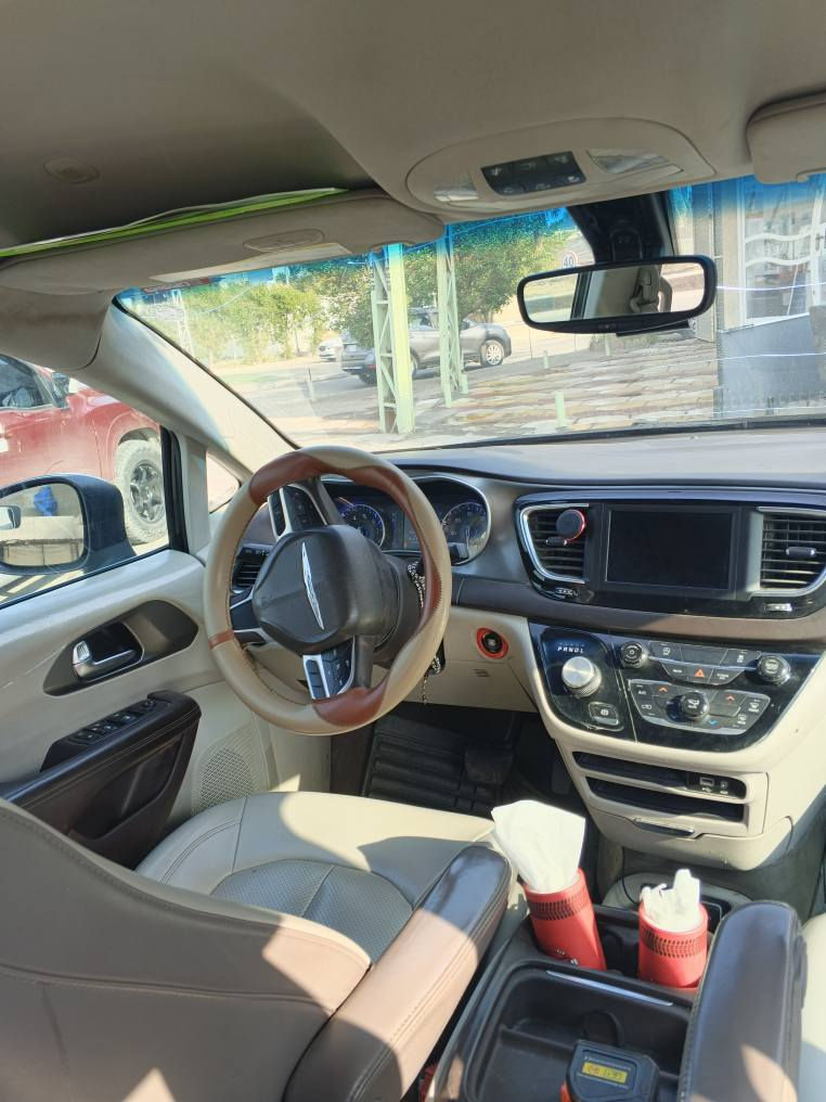 كرايسلر فيوجر2020 راكب. رقم السليمانية وكالة بأسمي تستلم وكالة وتروح تحول كبل  
 للبيع  أو مراوس بدوج رام تحكمات فول سلايت  حادثها بأمريكا الابواب السلايت  ومبدلات بلادي تجي تسوي سونار وتفحص. كشن  كهرباء محرك 6 سلندر  دبل بصمه   السيارة تشتغل  بانزين عادي مو محسن لان اني مسويلها البرنامج تشتغل عادي ومحسن السيارة يرادلها بس بوليش كير ماوس
السيارة  السعر    170$
*********** بغداد, العراق
