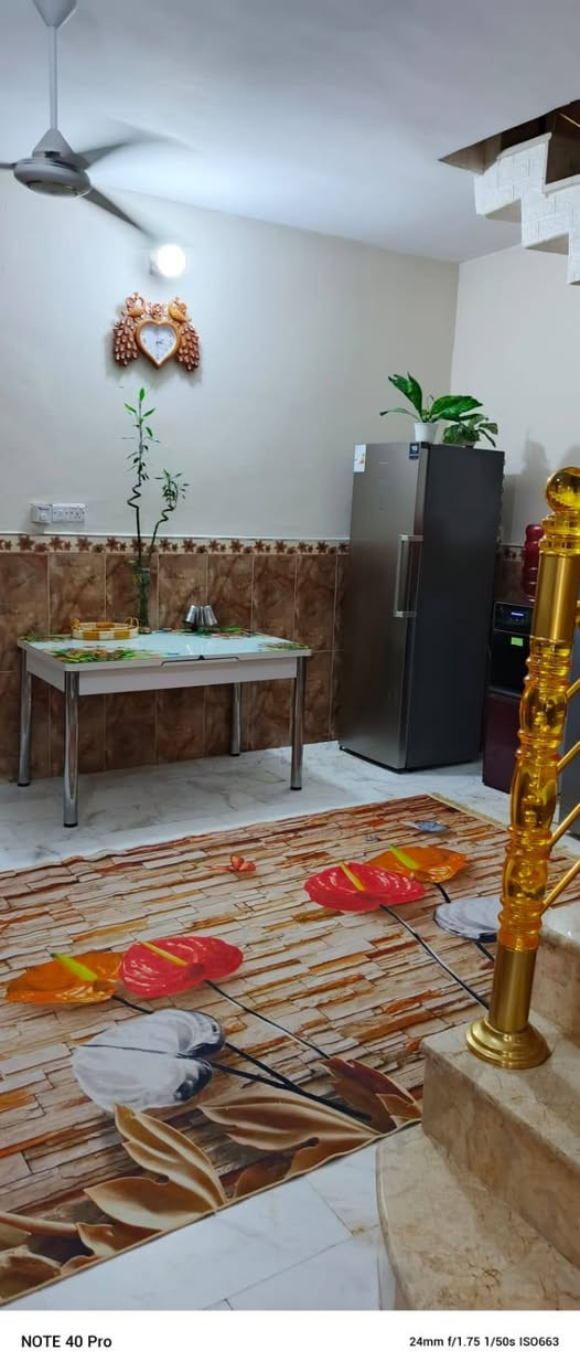 دار للبيع الشعله ام نجم 
المساحة:150 متر
طابقين صاله و مطبخ و حمام و غرفة نوم 
طابق الثاني ثلاث غرف نوم و حمام
للأستفسار: ***********
