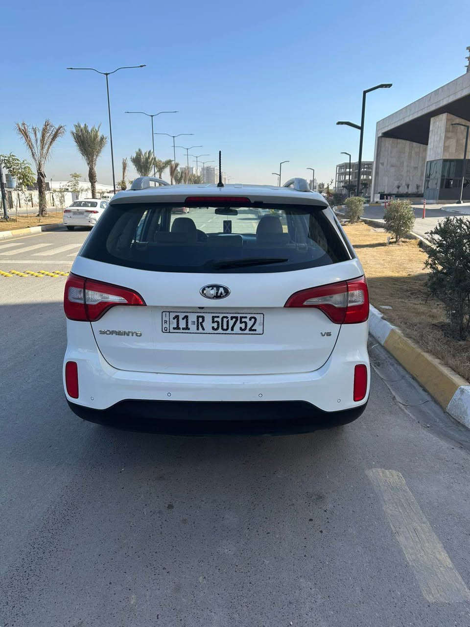 السلام عليكم سورنتو ١٤ خليجي بدون صبغ رقم بغداد مشروع و وطني باسمي مواصفاتهه بصمه و كرسي كهرباء و لد امامي و خلفي و تبريد بيانو ٧ راكب و ٣ قطع تبريد و مري شفط و اشاير بلمري و تخم تاير و جاهزه السيارة بدون نواقص بيهه بارد بجاملغ الامامي اليسره موظح بسونار و السعر ١٨٥ ورقه مكان السياره بغداد حي الجهاد و هذا رقمي *********** علي بغداد, العراق
