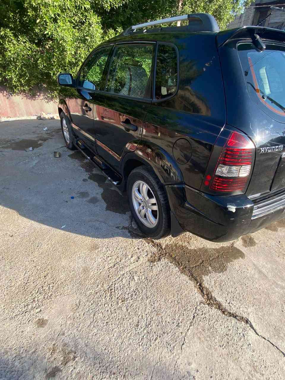 السلام عليكم 
توسان موديل 2007
 رقم بغداد الماني بأسمي 
محرك 2700 ستة سلندر 
سلايت روف
شاشة + كاميرا
تشغيل عن بعد
تدفئة بالمقاعد الأمامية 
تبريد شغال 
صدر امامي جديد 
داينمو + سلف + باور ستيرن جديد 
حادثها بامريكا جاملغ امامي جهة السكن 
باقي السيارة بدون حادث ولاصبغ 
وبيها جراد قليل بالبنيد والقمارة 
سنوية نافذة شهر 1
مكان السيارة بغداد الرصافة
السعر   90$ وبيها مجال 
للتواصل ***********
