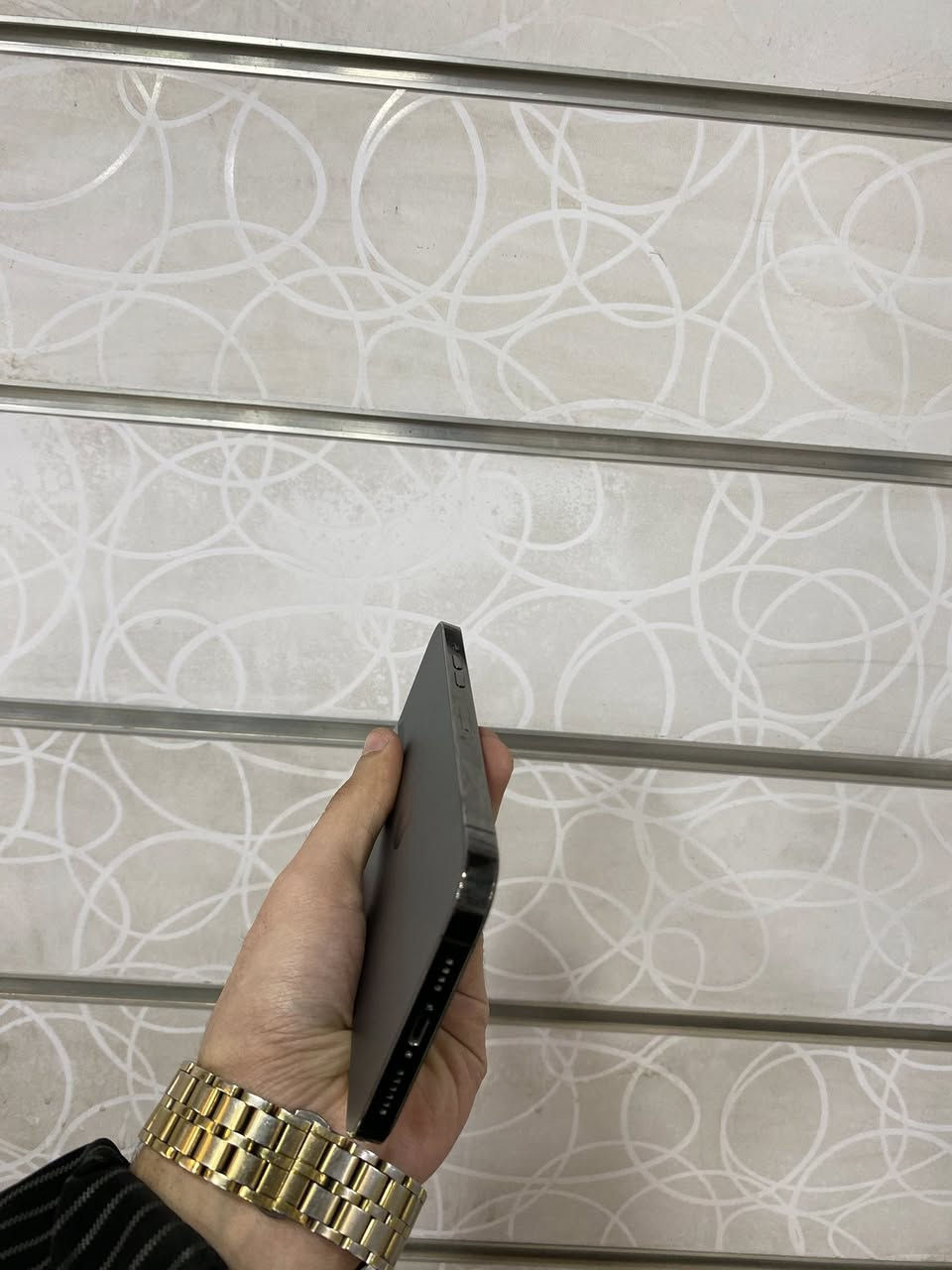 ايفون12برو ماكس ذاكره 256بطاريه 79مبدل فقط شاشه نوعيه كلش اصليه كله شغال صوت اتصال انترنيت كامرات بصمه وجهه كله مكفول السعر 350عنواني بغداد الدوره ***********واتساب وخط
