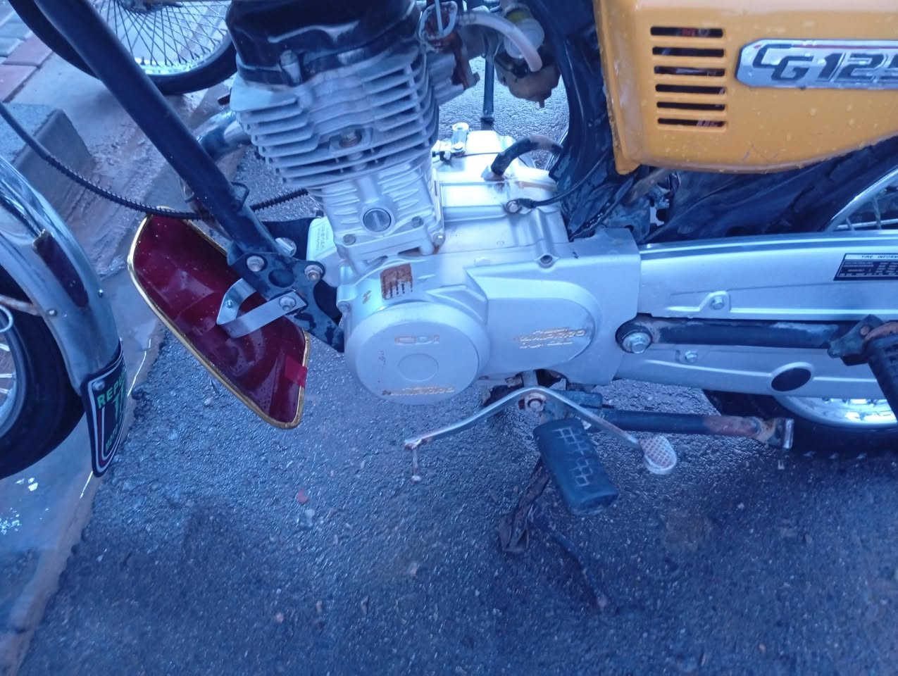 السلام عليكم ماطورات اثنين للبيع اثنيناتهن 19 كهربيات شغال محرك ما مفتوح اي وحد شراي يجي خاص او يحابرني ***********
