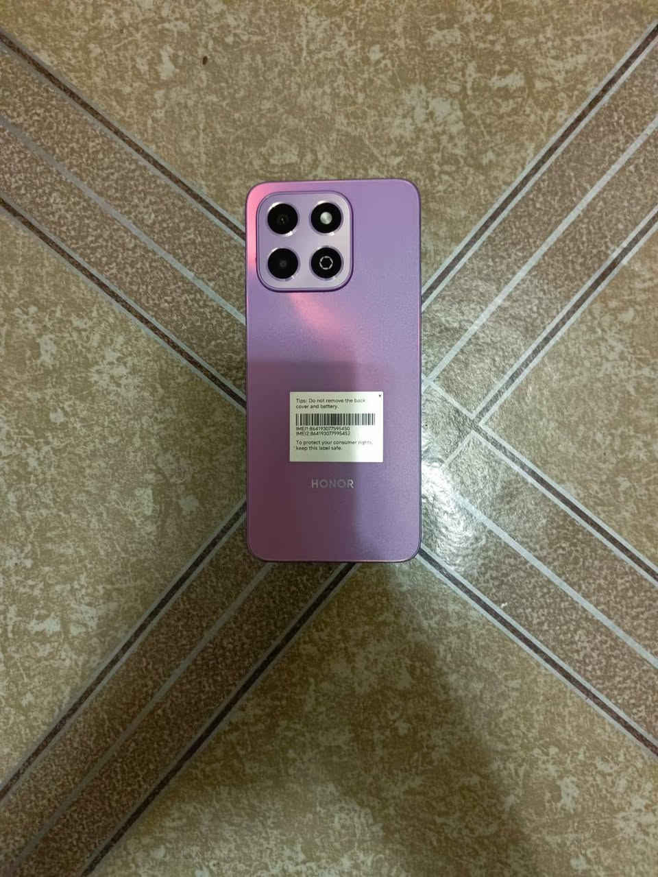 HONOR X6b الشاشةشاشة TFT LCD بحجم 6.56 بوصة، بدقة HD+ وتدعم معدل تحديث 90Hz مع ميزة Magic Capsule التفاعلية.المعالجثماني النواة من نوع MediaTek Helio G85 (بتقنية 12 نانومتر).الذاكرة والتخزينيأتي    256 جيجابايت، مع رام  6 جيجابايت (تدعم الزيادة الافتراضية عبر RAM Turbo).الكاميرا الخلفيةثنائية: الأساسية بدقة 50 ميجابكسل (بفتحة عدسة f/1.8) مدعومة بالذكاء الاصطناعي + عدسة عزل بدقة 2 ميجابكسل.الكاميرا الأماميةبدقة 5 ميجابكسل.البطارية والشحنبطارية ضخمة بسعة 5200 مللي أمبير، تدعم الشحن السريع بقدرة 35 واط (Turbo-Charging).النظام والواجهة
السعر خاص


**إذا كنت صاحب هذا الإعلان وتريد حذفه لأي سبب، رجاءا أرسل رسالة إلى الدعم الفني**