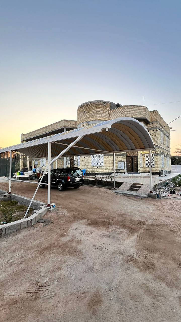 دونم مع بيتين في التنومه نهر حسن شارع الدواجن
يحتوي البيت الاول (الكبير)
بناء طابوق الطيب درجه اولى والكونكريت تسليح حديد اوكراني 
الطابق الارضي  
١-مساحه البناء ٢٠٠م 
٢-ديوان ١٠*٥ مع جبس بورد 
٣-هول ٦*٧مع جبس بورد 
٤-مطبخ ٥*٦ مع جبس بورد 
٥-غرفه نوم سويت ٥*٥
٦-غرفه نوم ٥*٤
٧-درج مجنح (ملكي)
٨-حمام 
الطابق الاول 
جميع الغرف مع الصاله والبيتونه جبس بورد 
١-غرفه نوم سويت ٩،٢٥*٤،٥ عدد ٢
٢-غرفه نوم ٤،٥*٤،٥
٣-غرفه نوم ٥*٤ عدد ٢
٤-هول ٦*٧
٥-درج دائري 
٦-يفصل اليبتين منور ١،٥*٤
٧-حمام 
يحتوي البيت الثاني 
١-مساحه البناء ١٧٠م
٢-استقبال ٤*٥
٢-هول ٤*٥
٣-غرفه نوم سويت ٩*٥
٤-موزع مع مطبخ داخل الموزع 
٥- درج دائري 
٦- بيتونه+مخزن +سطح مفصول عن البيت الكبير 
٧-حمام 
الحديقه  مساحه الحديقه ٢١٠٠م 
١-نخل برحي عدد ٢
٢-نخل بريم عدد ٢
٣-نخل خصب عدد٢
٤-نخل خضراوي عدد ١ 
٥-سدر (نبگ) عدد ٤ 
٦-مخزن ٤*٦
٧-مجموعه صحيه خارجيه حمام + تواليت 
٨- سقيفه كي سبان 
٩-سقيفة سطح البيت
 السعر ٦٥٠ وبي مجال

استفسار: ***********
