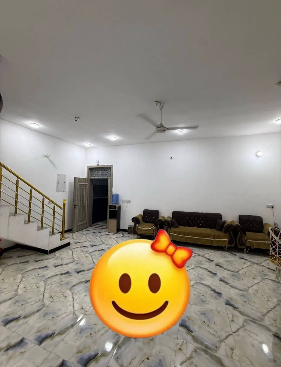 🏠 #دار_للبيع📍 #الديوانية – #حولي_الجامعة ع الشارع مباشر زراعي سند 25 مساحة 400متر
يحتوي ع غرفتين وصاله واستقبال ومطبخ وصحيات ومناور 
-المساحات واسعة جدا 
-كونكريت مسلح
-بناء درجة اولى 
للاستفسار ع الرقم ***********
